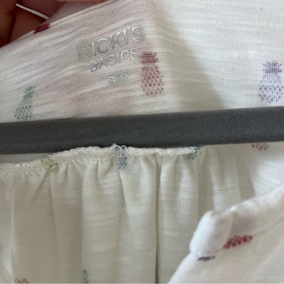 Ricki’s basics sleeveless pineapple print Henley tank top size small summer - Picture 4 of 11